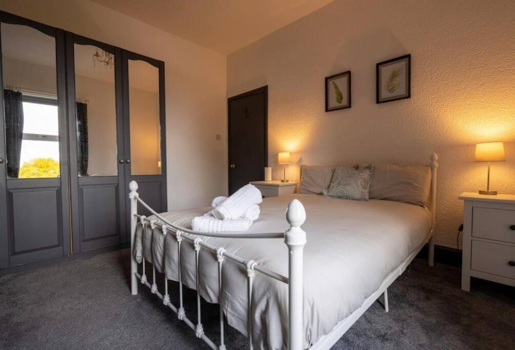 Spacious Town House Lytham St Annes Exteriör bild
