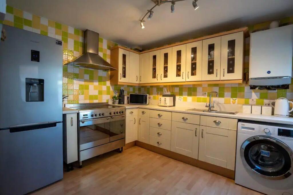 Spacious Town House Lytham St Annes Exteriör bild